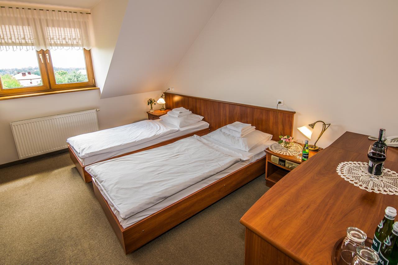 Gosciniec Na Rozdrozu Motel Libiaz Екстериор снимка